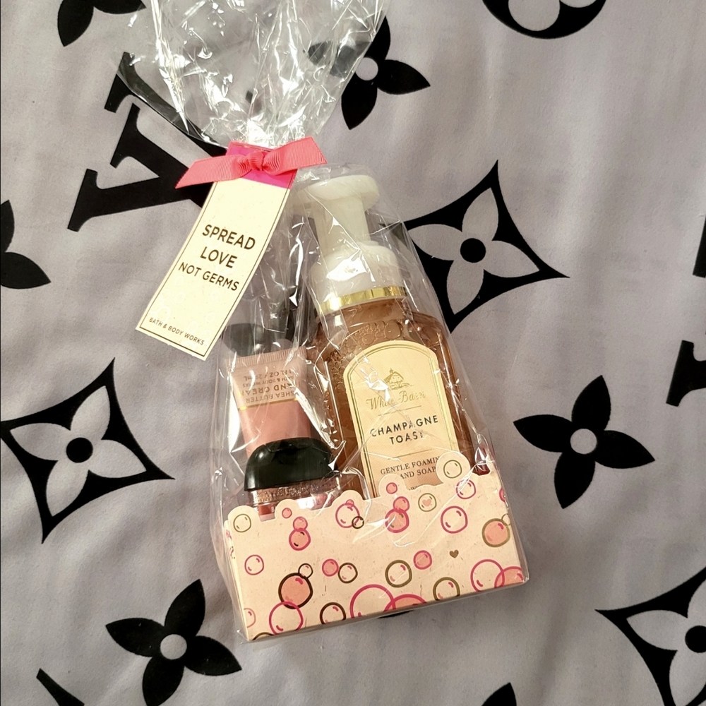 BBW ❤️ Champagne Toast Gift Set